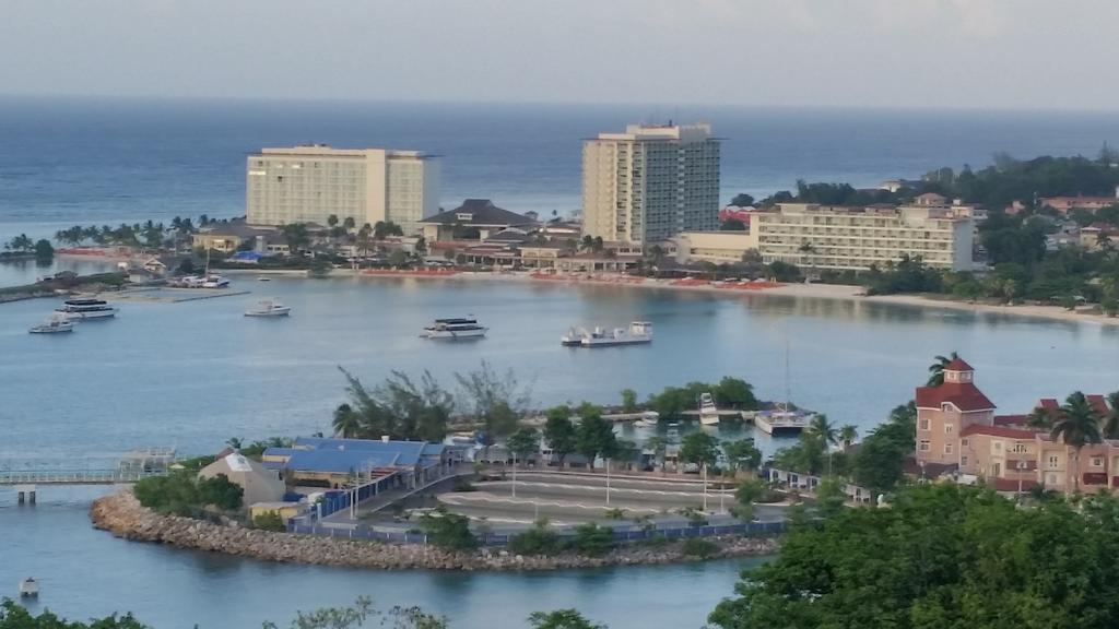 Sky Castles Apt J3 Ocho Rios Exterior photo